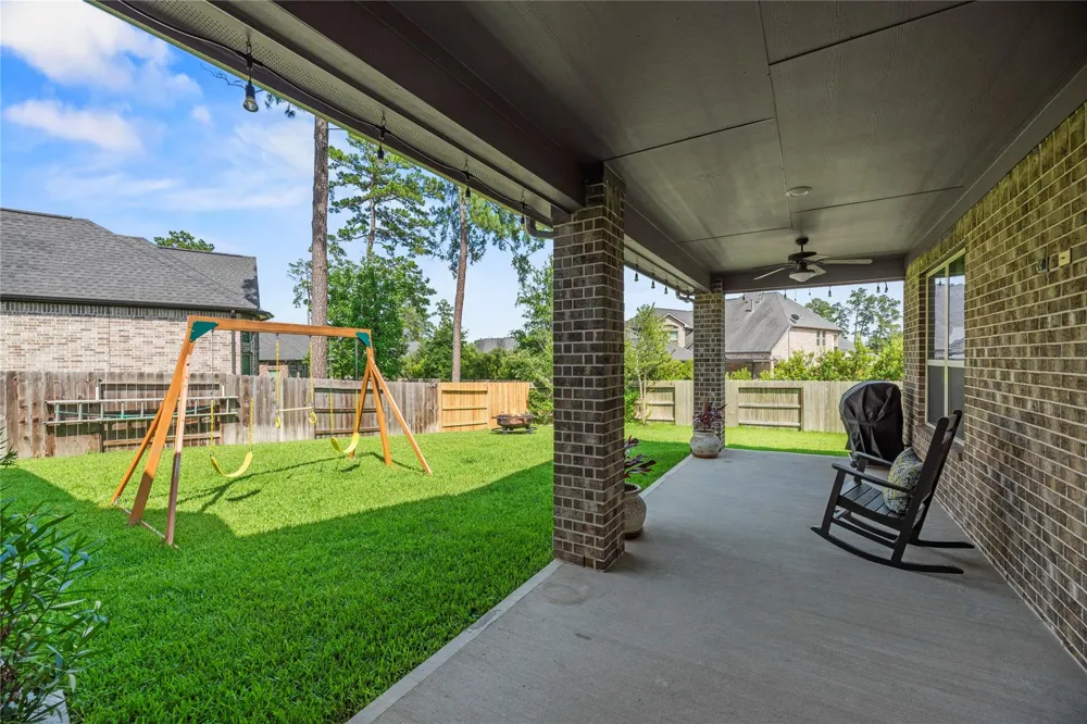 1002 Pleasant Pines Lane Pinehurst, TX 77362