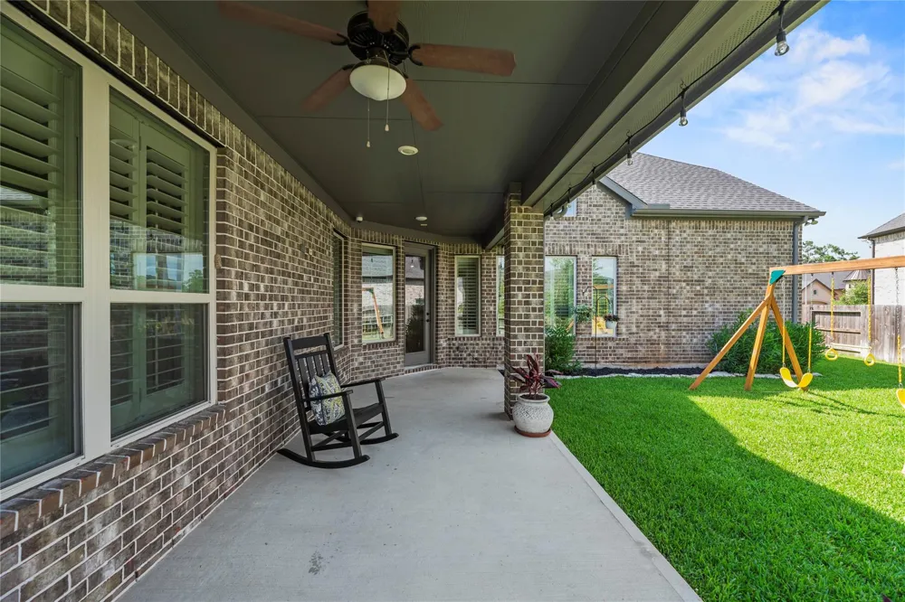 1002 Pleasant Pines Lane Pinehurst, TX 77362