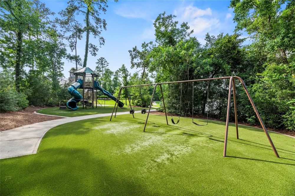 1002 Pleasant Pines Lane Pinehurst, TX 77362