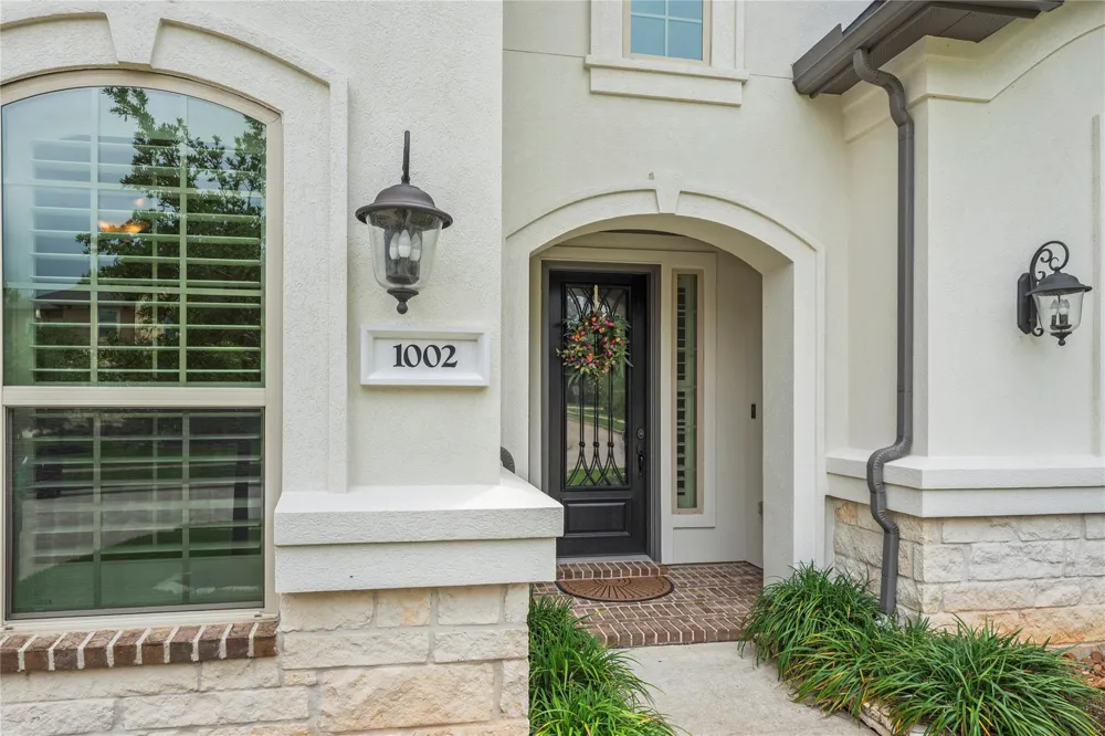 1002 Pleasant Pines Lane Pinehurst, TX 77362