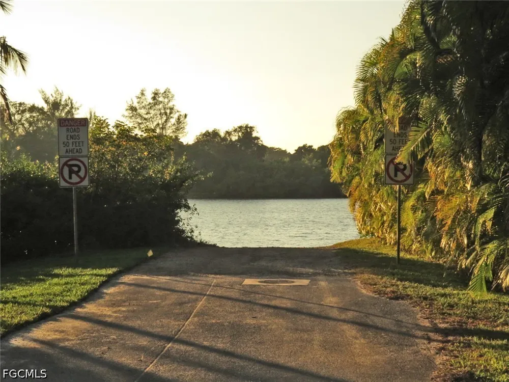 Dinkins Lake Road Sanibel, FL 33957