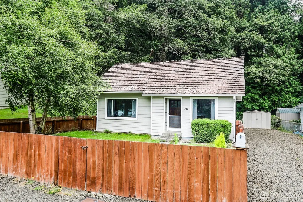 1312 E Summit Street Aberdeen, WA 98520