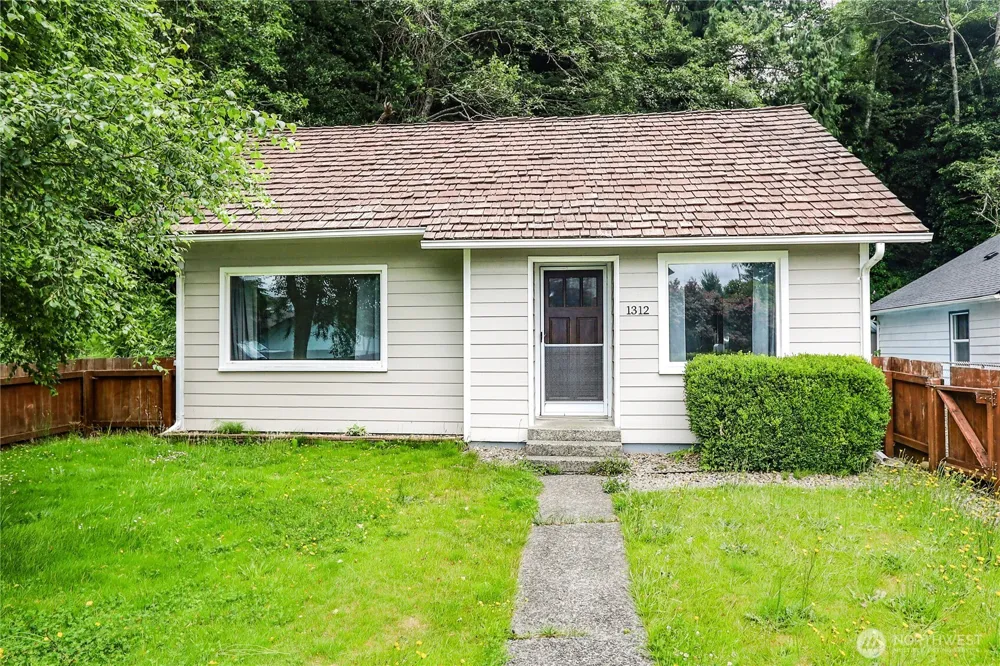 1312 E Summit Street Aberdeen, WA 98520