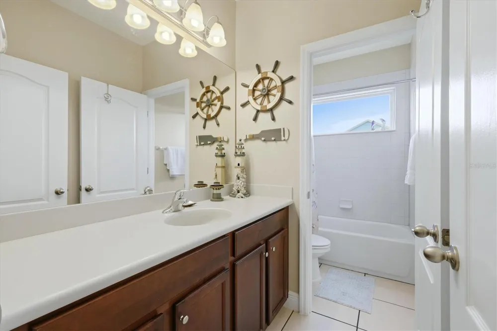 843 MOLLY CIRCLE Sarasota, FL 34232