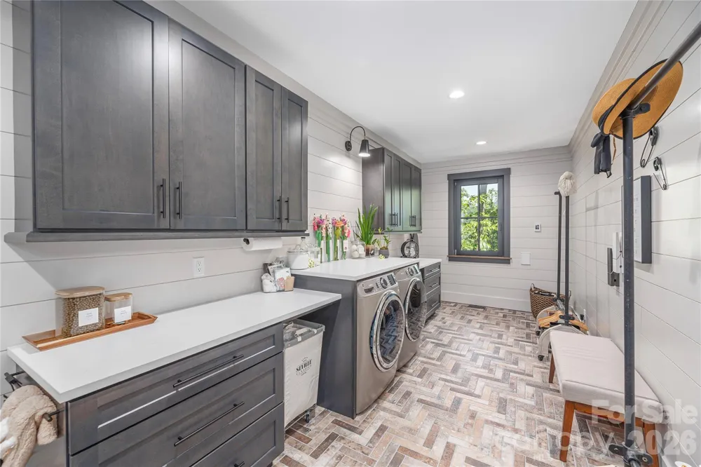 28 Garren View Drive Fairview, NC 28730