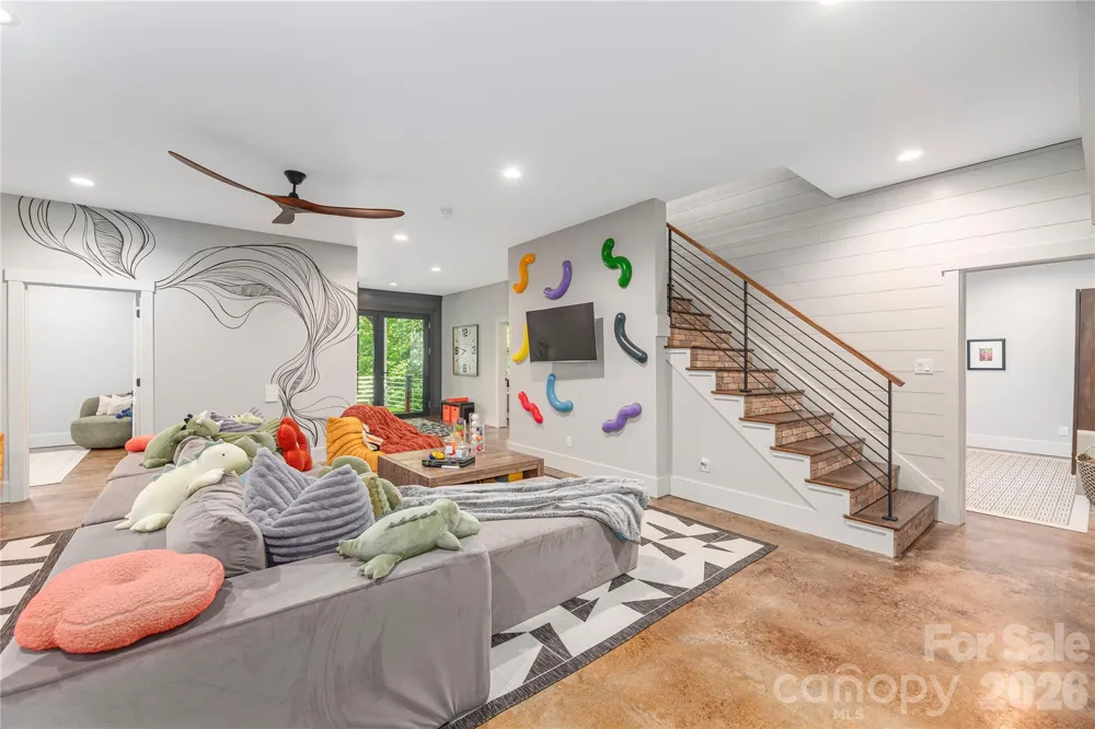 28 Garren View Drive Fairview, NC 28730