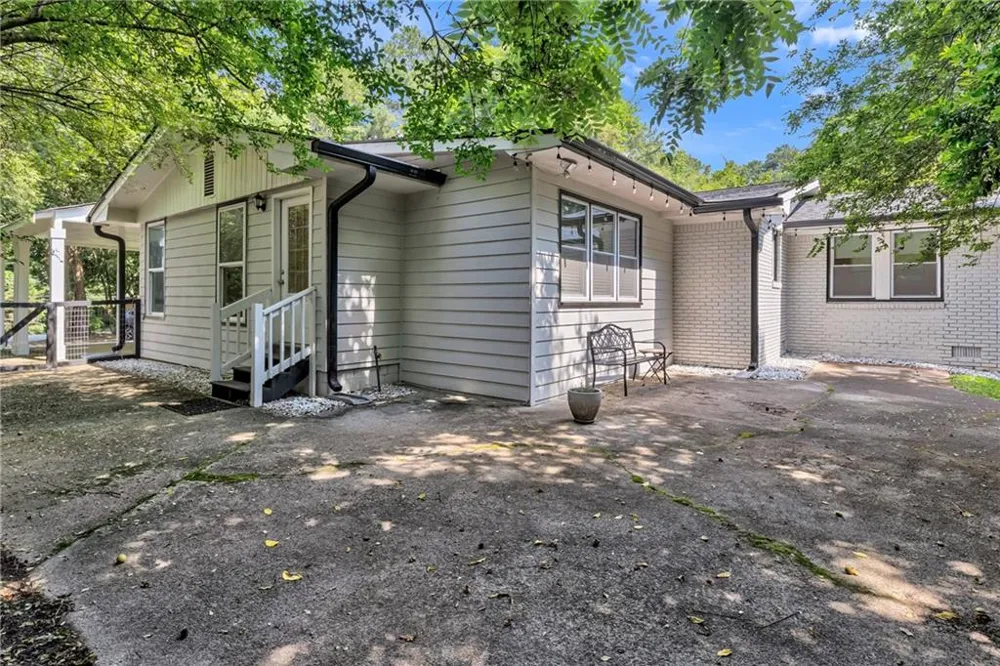 5772 Lilburn Stone Mountain Road Stone Mountain, GA 30087