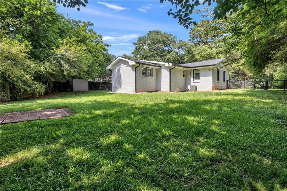 5772 Lilburn Stone Mountain Road Stone Mountain, GA 30087