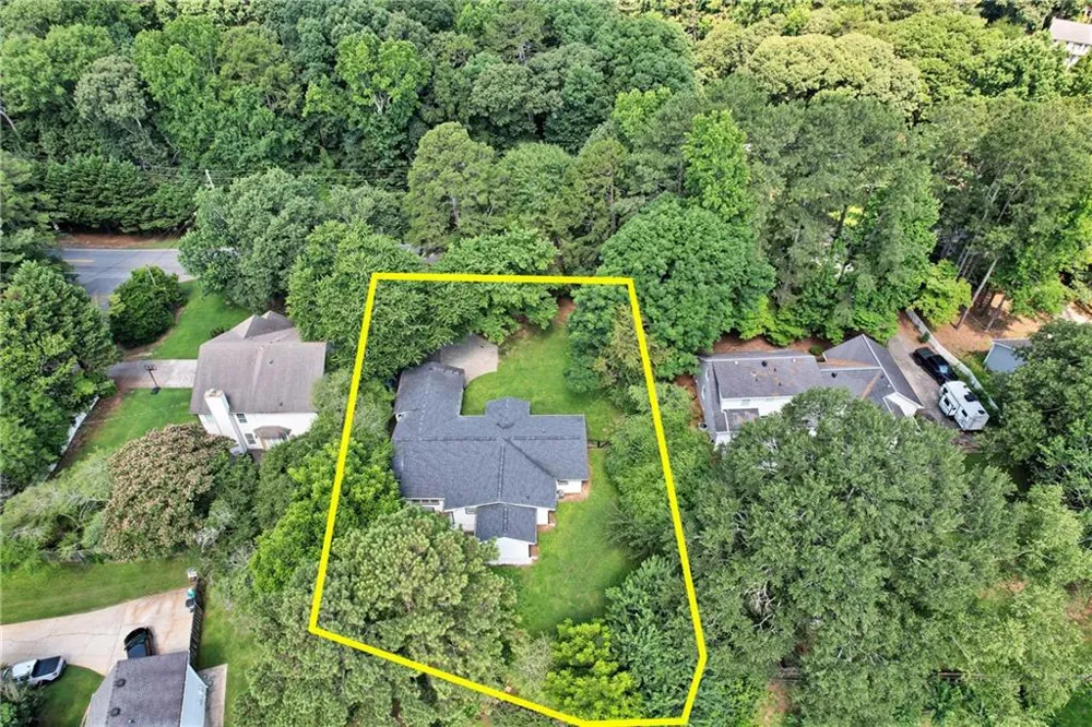 5772 Lilburn Stone Mountain Road Stone Mountain, GA 30087