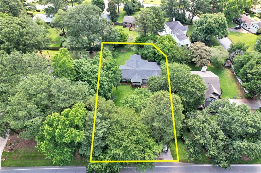 5772 Lilburn Stone Mountain Road Stone Mountain, GA 30087
