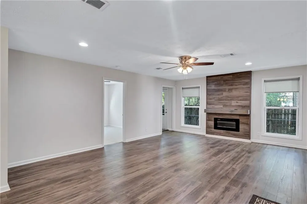 5772 Lilburn Stone Mountain Road Stone Mountain, GA 30087