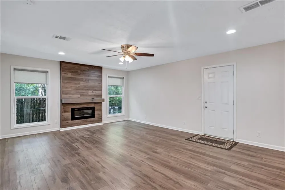 5772 Lilburn Stone Mountain Road Stone Mountain, GA 30087