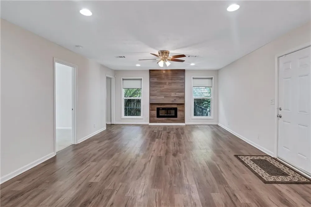 5772 Lilburn Stone Mountain Road Stone Mountain, GA 30087