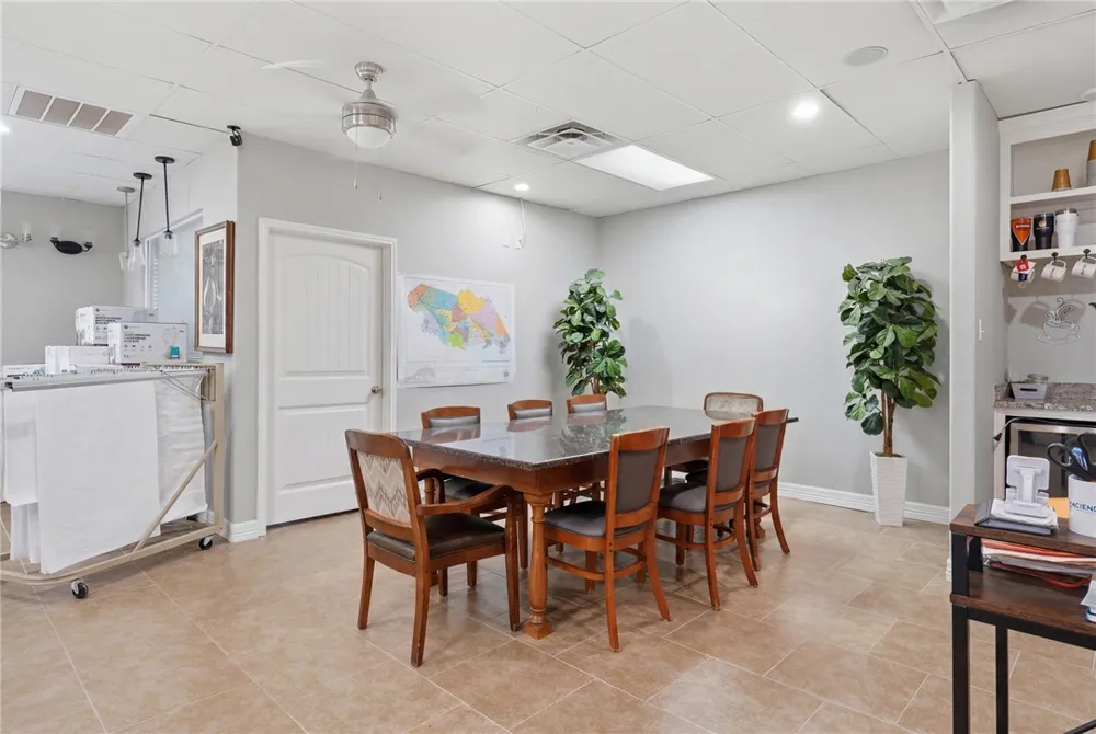 1615 Voss Avenue Odem, TX 78370