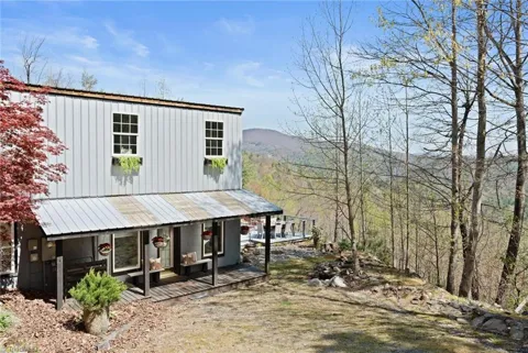 3086 Summit Road