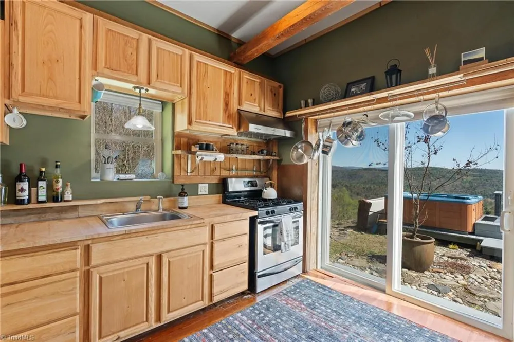3086 Summit Road Purlear, NC 28665
