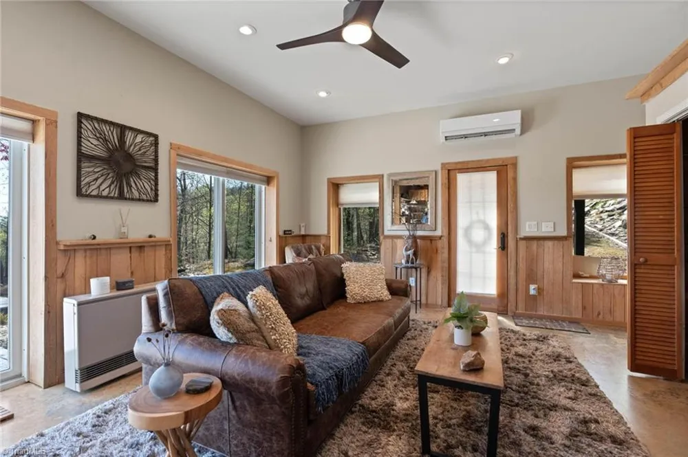 3086 Summit Road Purlear, NC 28665