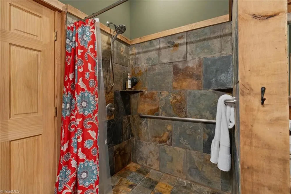 3086 Summit Road Purlear, NC 28665
