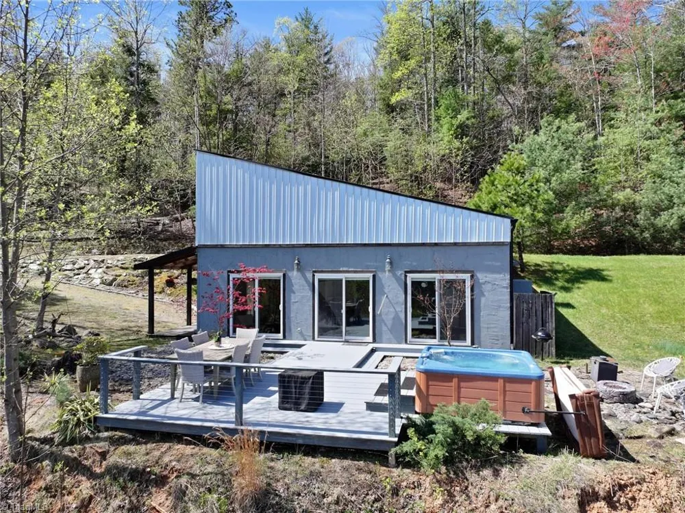3086 Summit Road Purlear, NC 28665