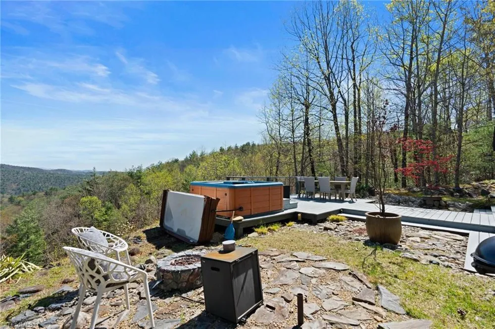 3086 Summit Road Purlear, NC 28665