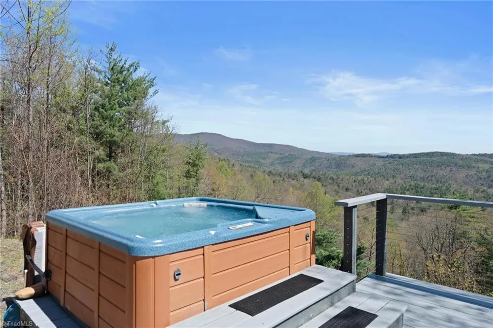 3086 Summit Road Purlear, NC 28665