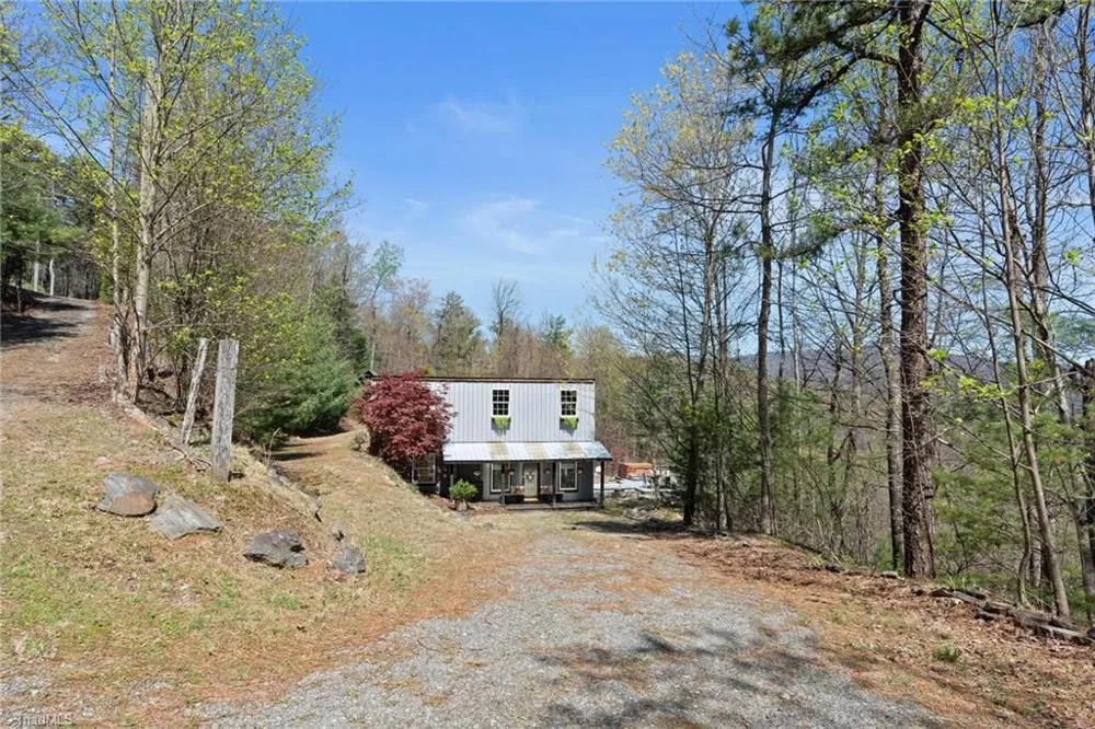 3086 Summit Road Purlear, NC 28665