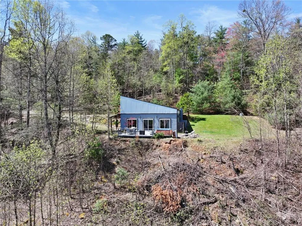 3086 Summit Road Purlear, NC 28665