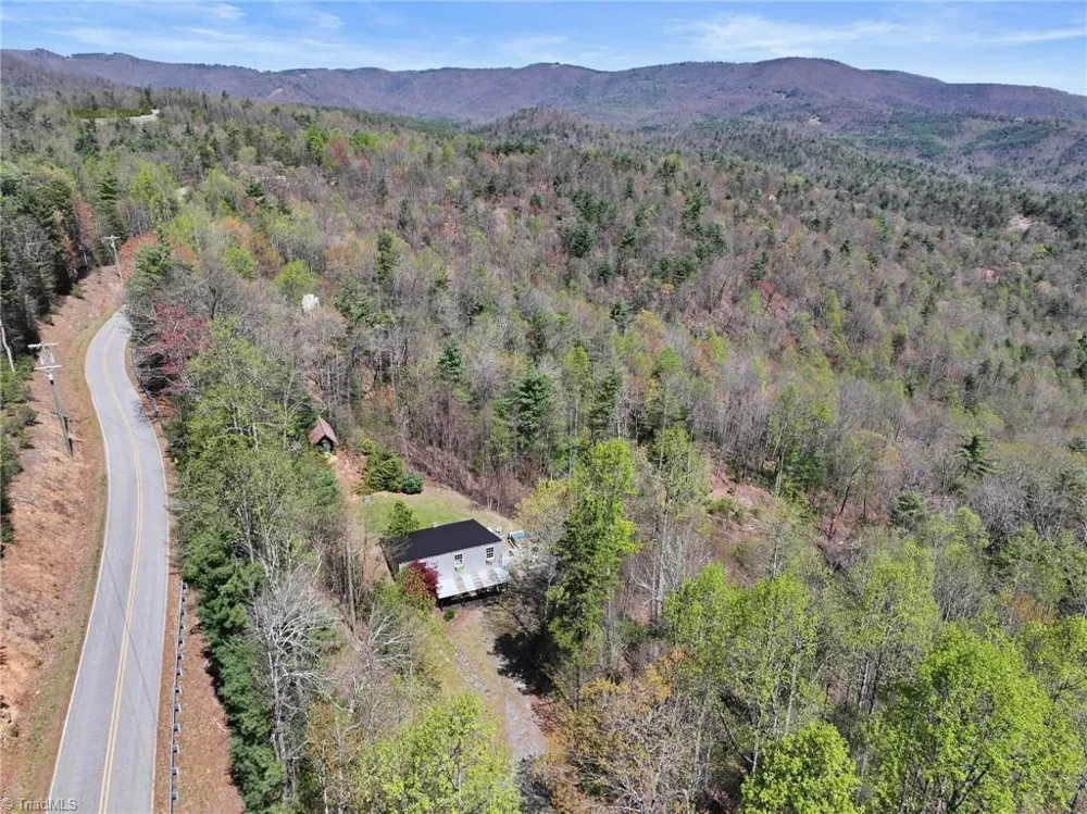 3086 Summit Road Purlear, NC 28665