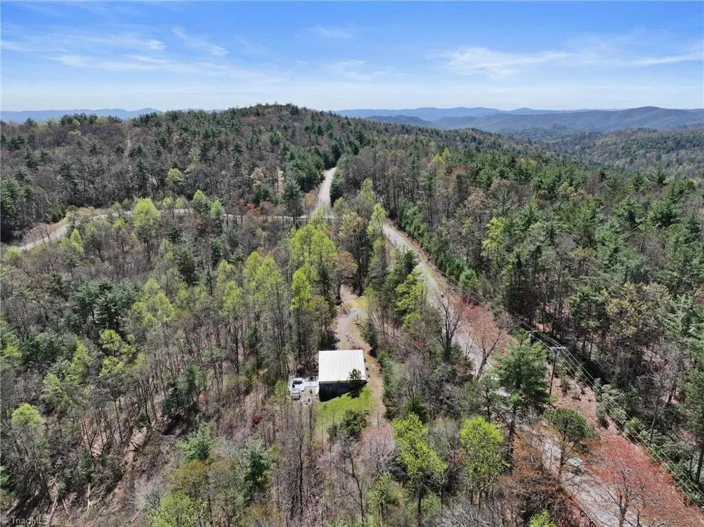 3086 Summit Road Purlear, NC 28665