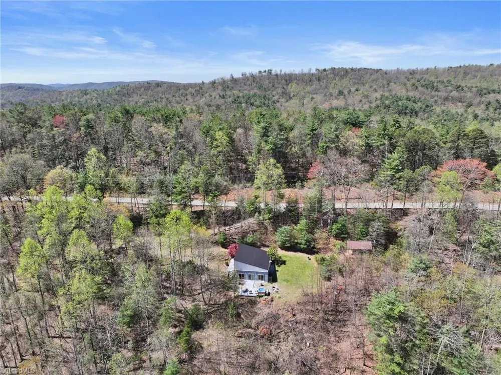 3086 Summit Road Purlear, NC 28665