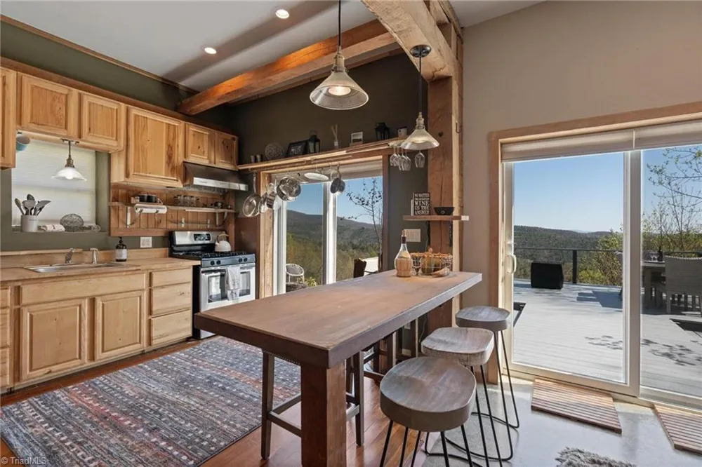 3086 Summit Road Purlear, NC 28665