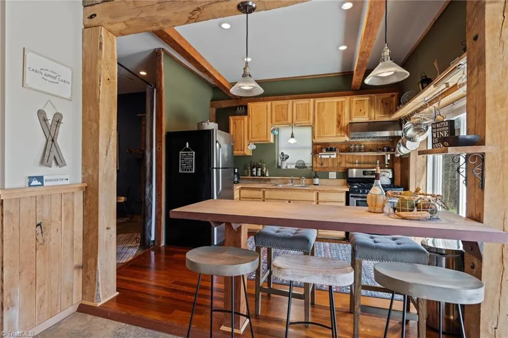 3086 Summit Road Purlear, NC 28665