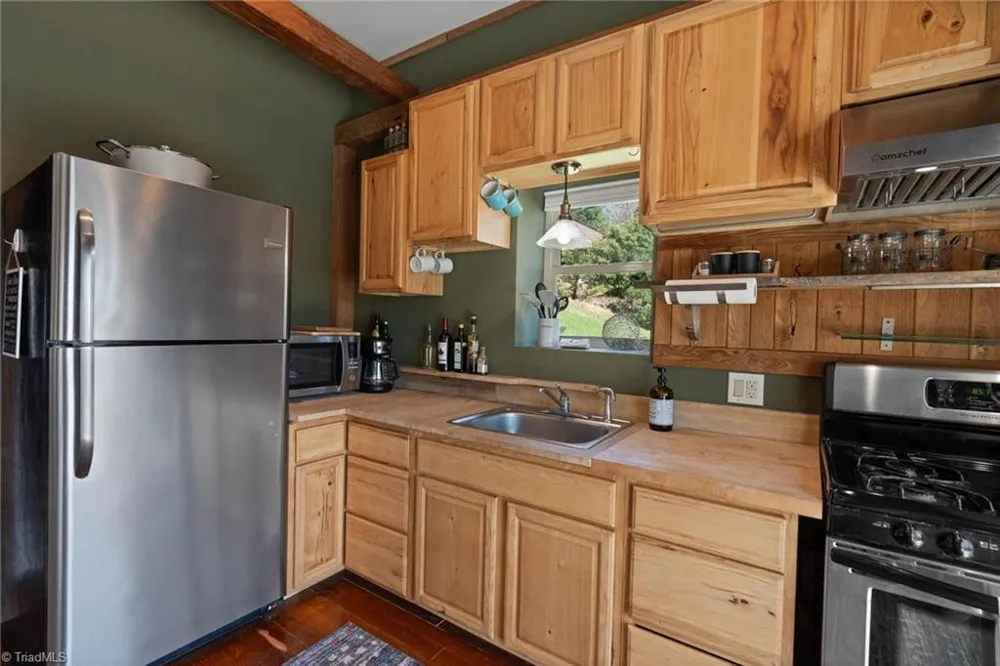 3086 Summit Road Purlear, NC 28665