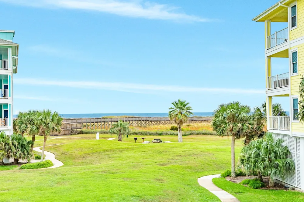 4231 Pointe West #103 Galveston, TX 77554