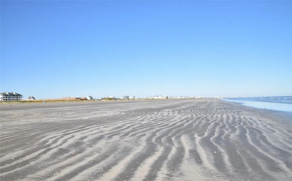 4231 Pointe West #103 Galveston, TX 77554