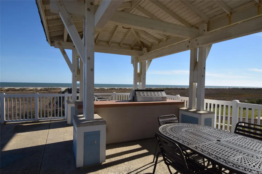 4231 Pointe West #103 Galveston, TX 77554