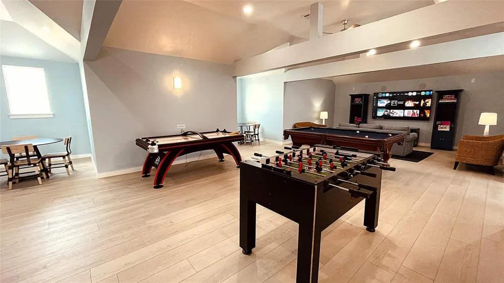 4231 Pointe West #103 Galveston, TX 77554
