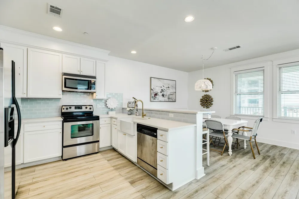 4231 Pointe West #103 Galveston, TX 77554