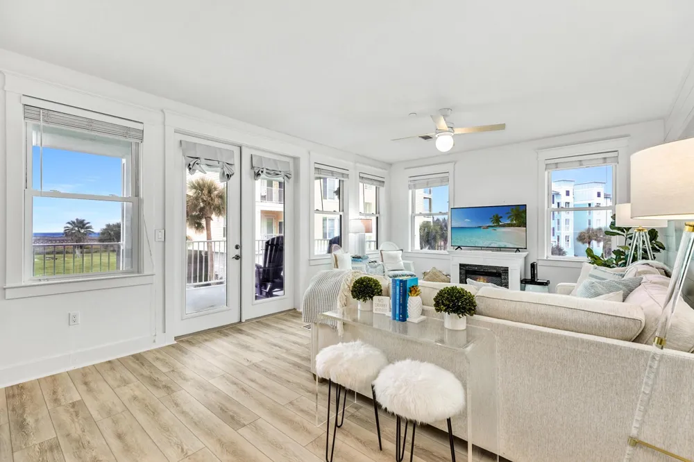 4231 Pointe West #103 Galveston, TX 77554