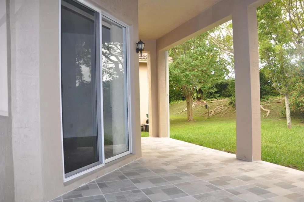 19496 S Whitewater Avenue Weston, FL 33332