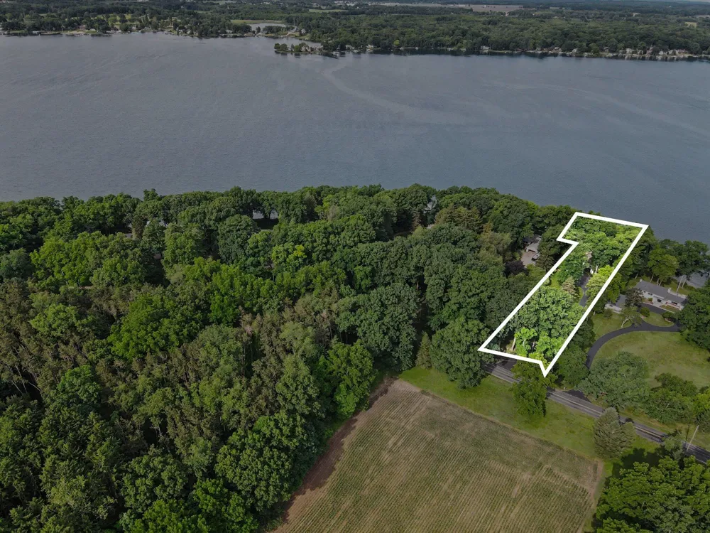 4630 E Gull Lake Drive Hickory Corners, MI 49060