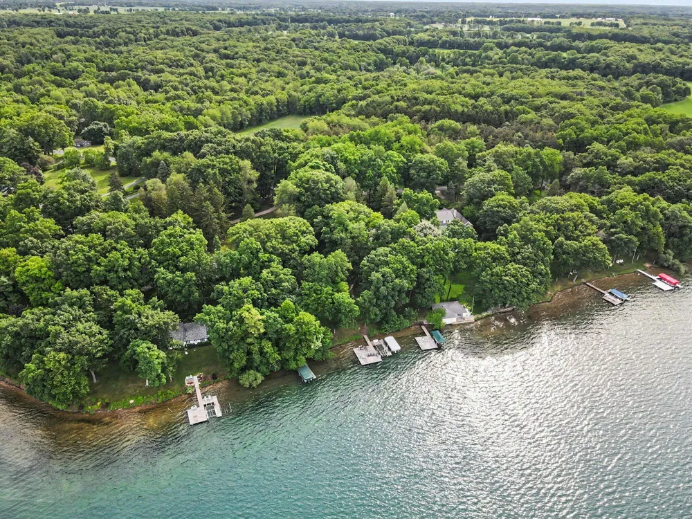 4630 E Gull Lake Drive Hickory Corners, MI 49060
