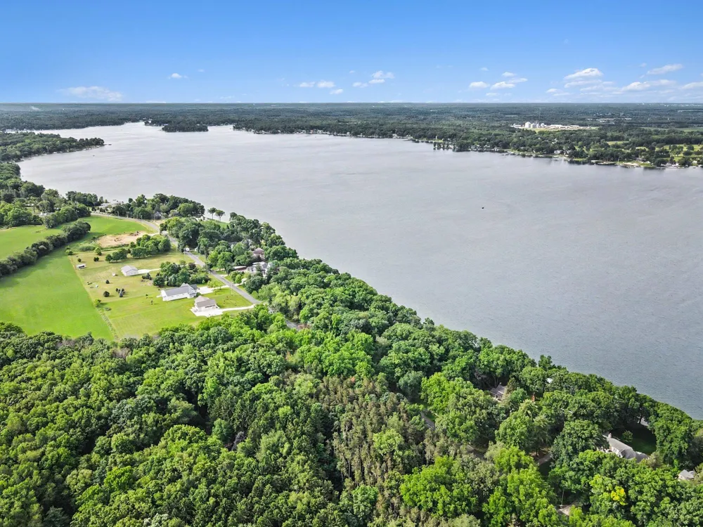 4630 E Gull Lake Drive Hickory Corners, MI 49060