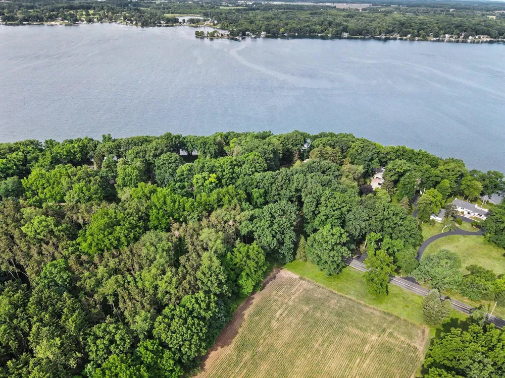 4630 E Gull Lake Drive Hickory Corners, MI 49060