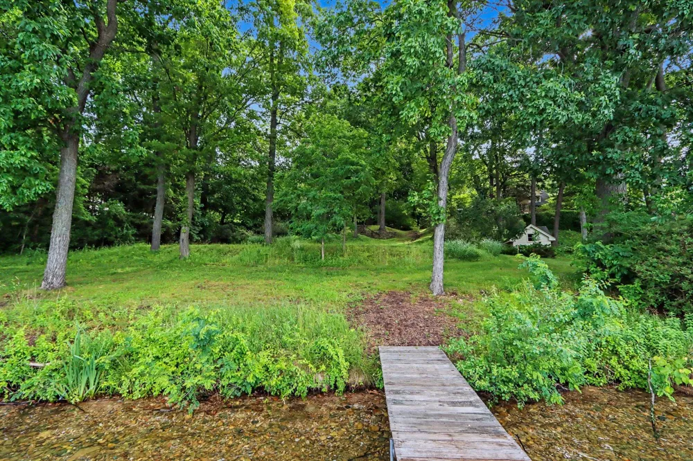 4630 E Gull Lake Drive Hickory Corners, MI 49060