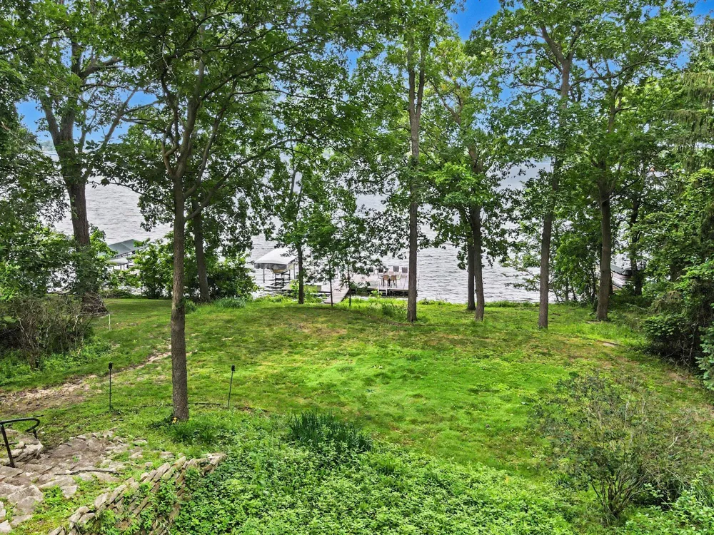 4630 E Gull Lake Drive Hickory Corners, MI 49060