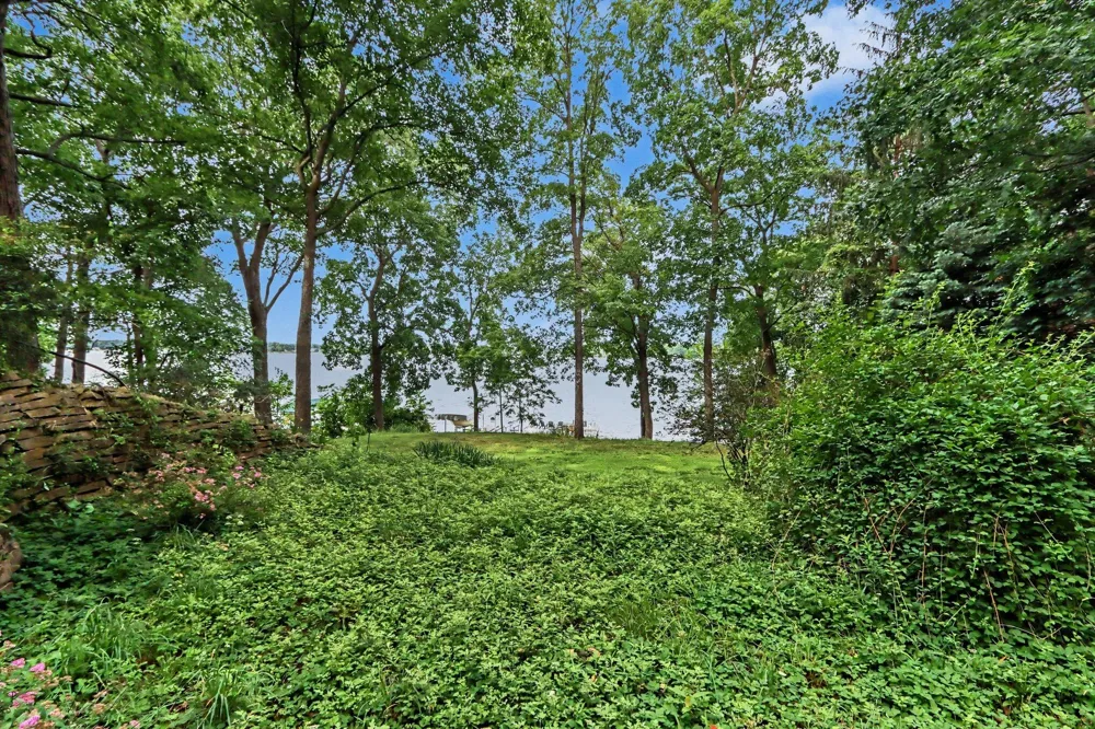 4630 E Gull Lake Drive Hickory Corners, MI 49060