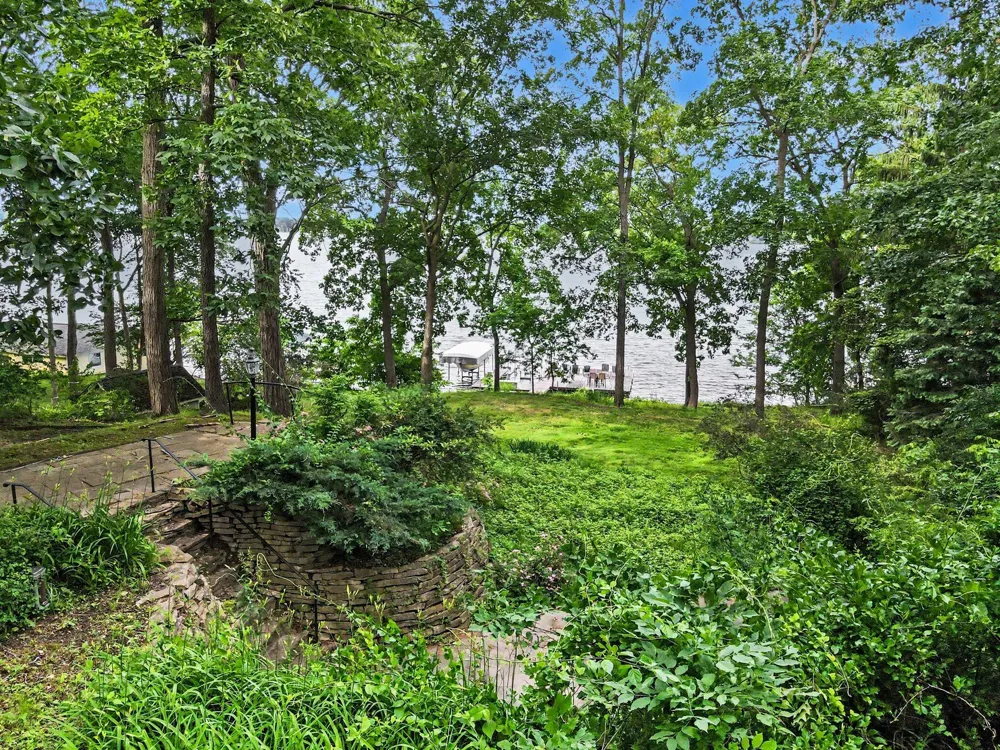 4630 E Gull Lake Drive Hickory Corners, MI 49060