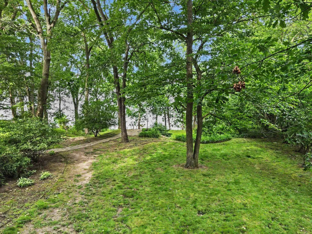 4630 E Gull Lake Drive Hickory Corners, MI 49060