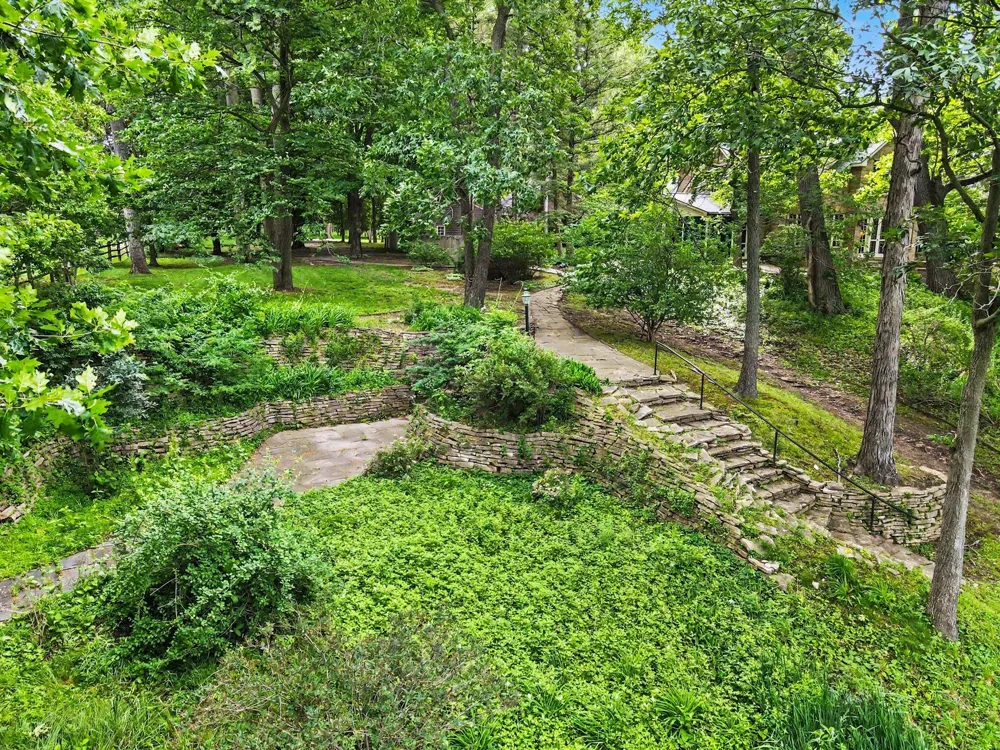 4630 E Gull Lake Drive Hickory Corners, MI 49060